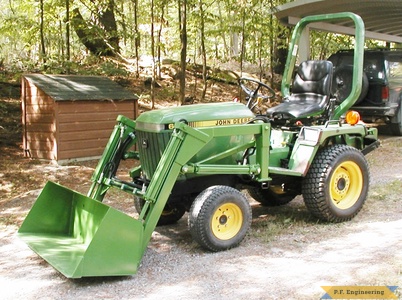 john deere 655 compact tractor loader bukcket at rest